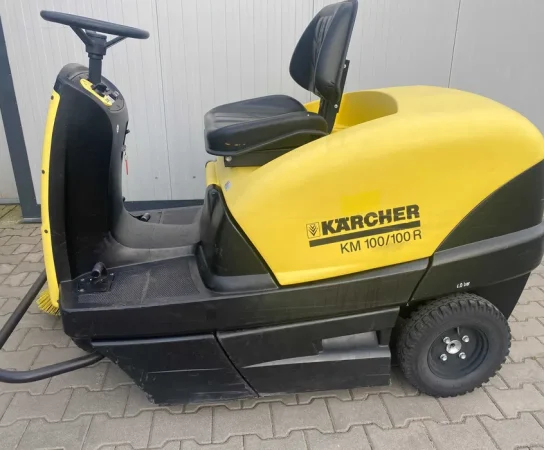 Zamiatarka Karcher KM 100100R Honda Spalinowa - bok