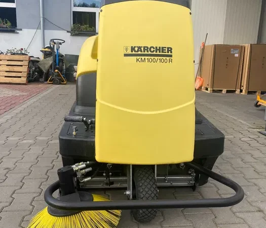 Zamiatarka Karcher KM 100100R Honda Spalinowa - przod
